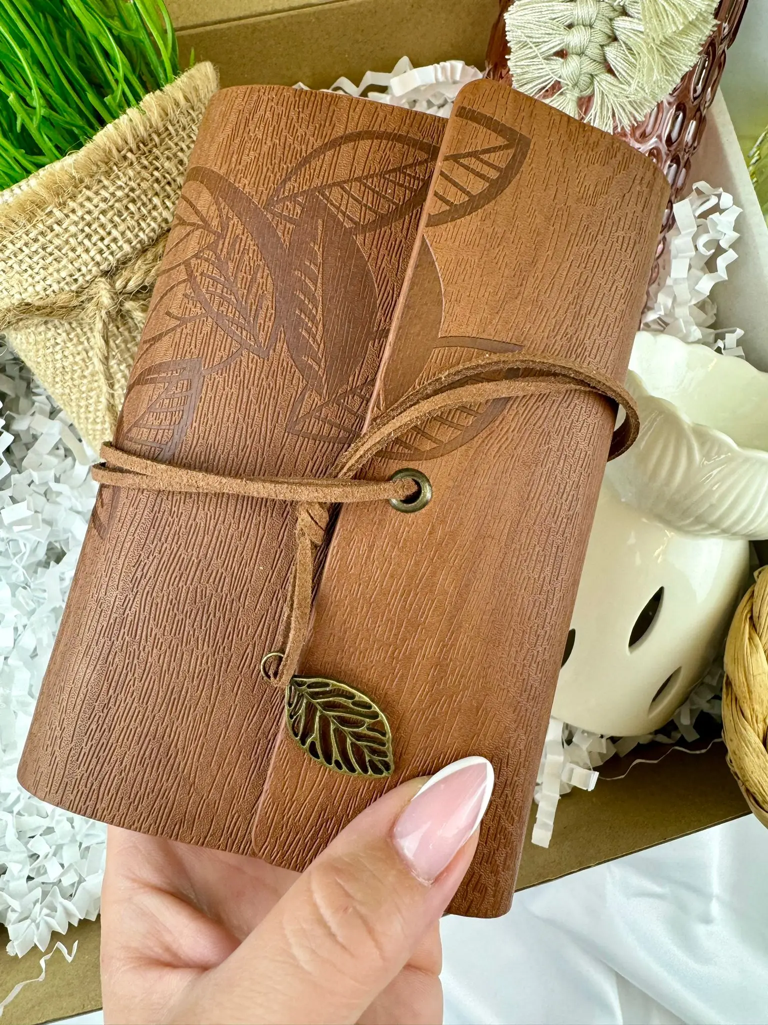 Vintage Notepad Faux Leather with loose-leaf strap - Image 1