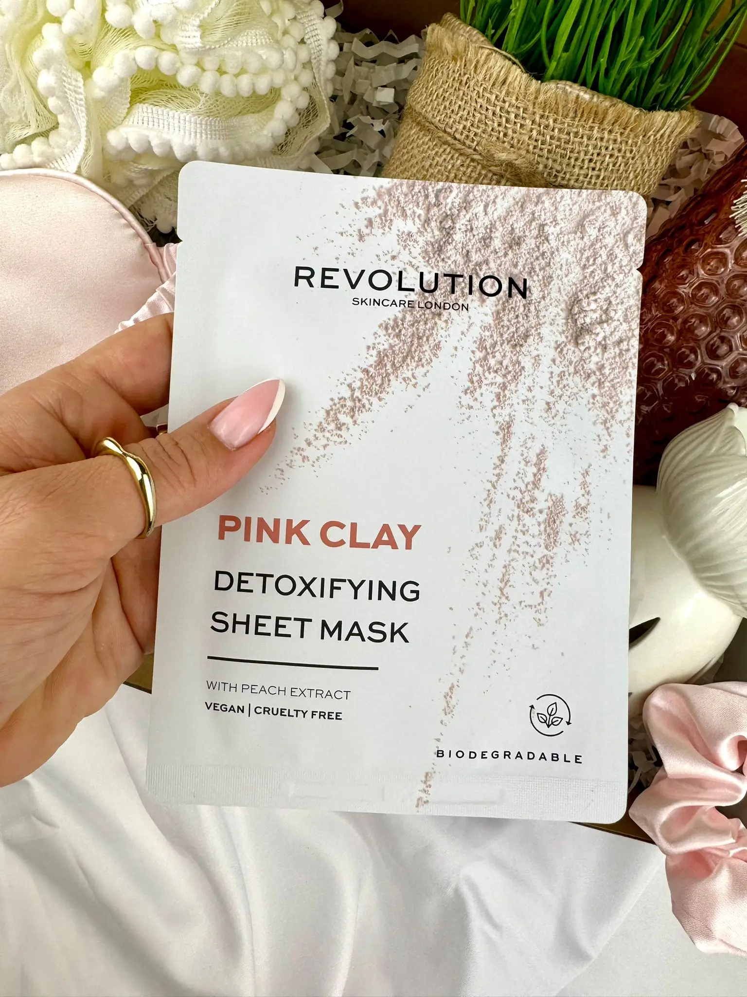 Revolution Pink Clay Detoxifying Sheet Mask with peach extract - Image 1
