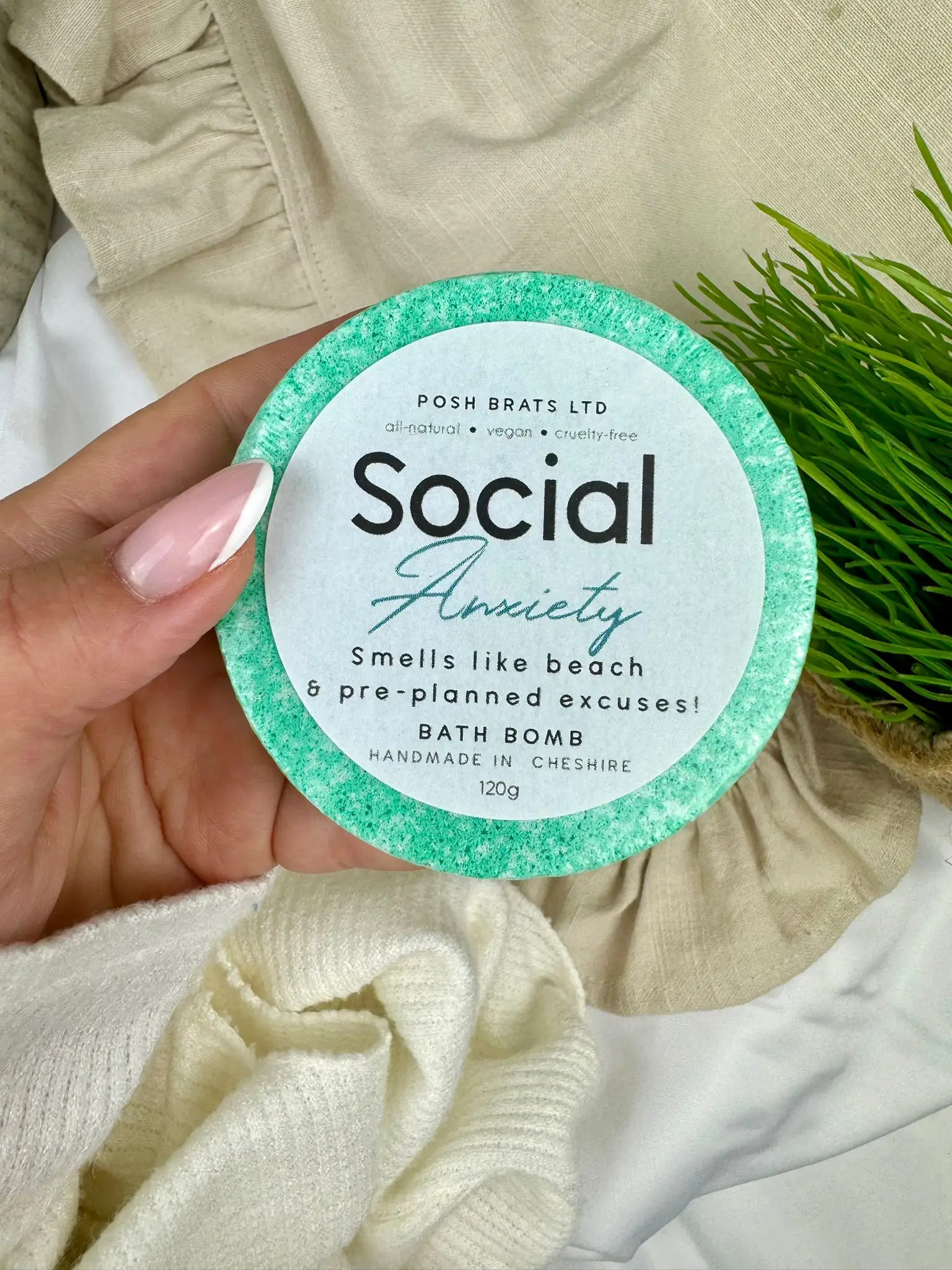 Social Anxiety Fizzy Bath Bomb - gardenia and lavender notes with marine floral scent - Image 1