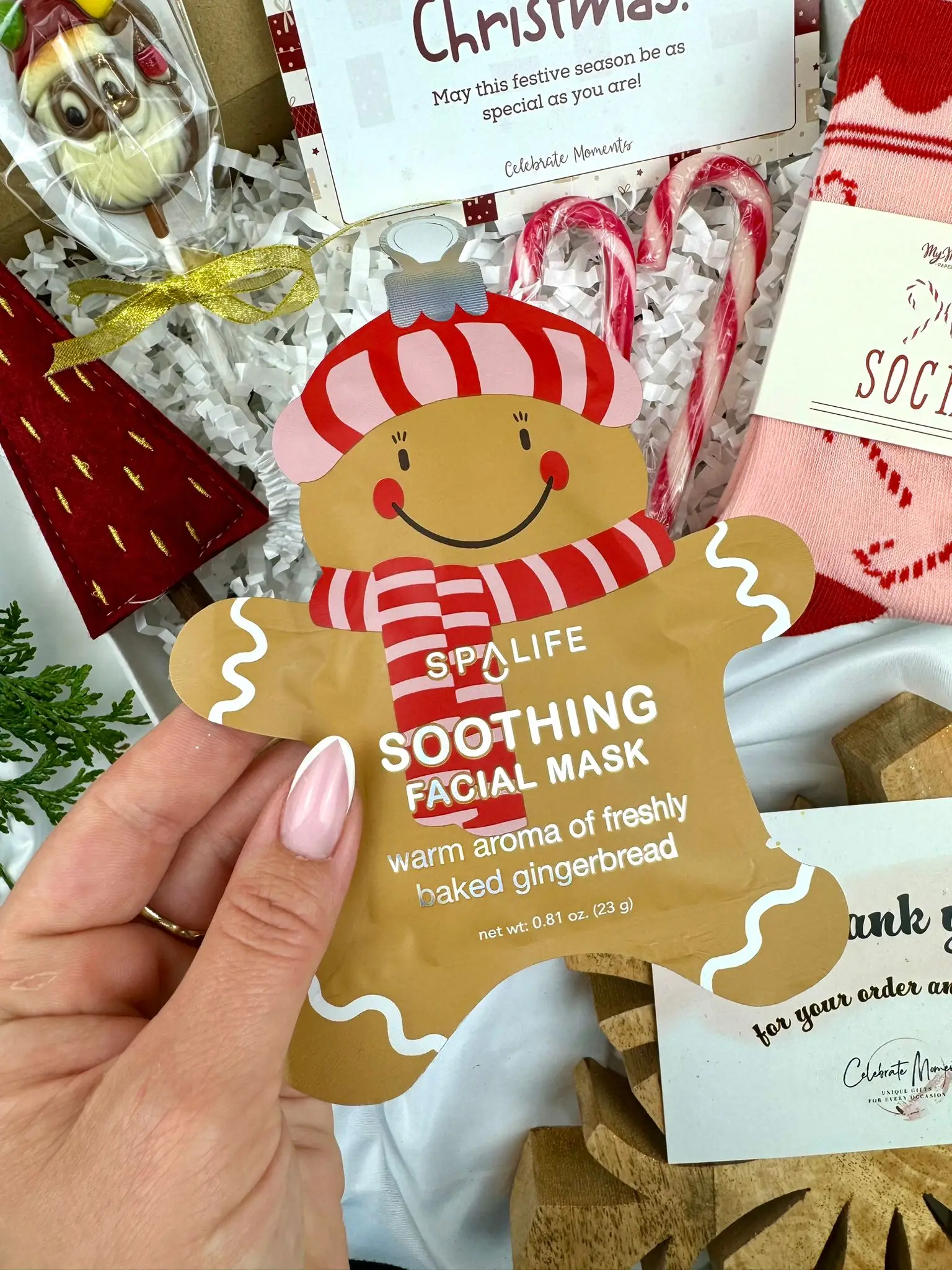 Christmas Soothing Face Mask with anti-inflammatory vanilla extracts to target blemishes - Image 1