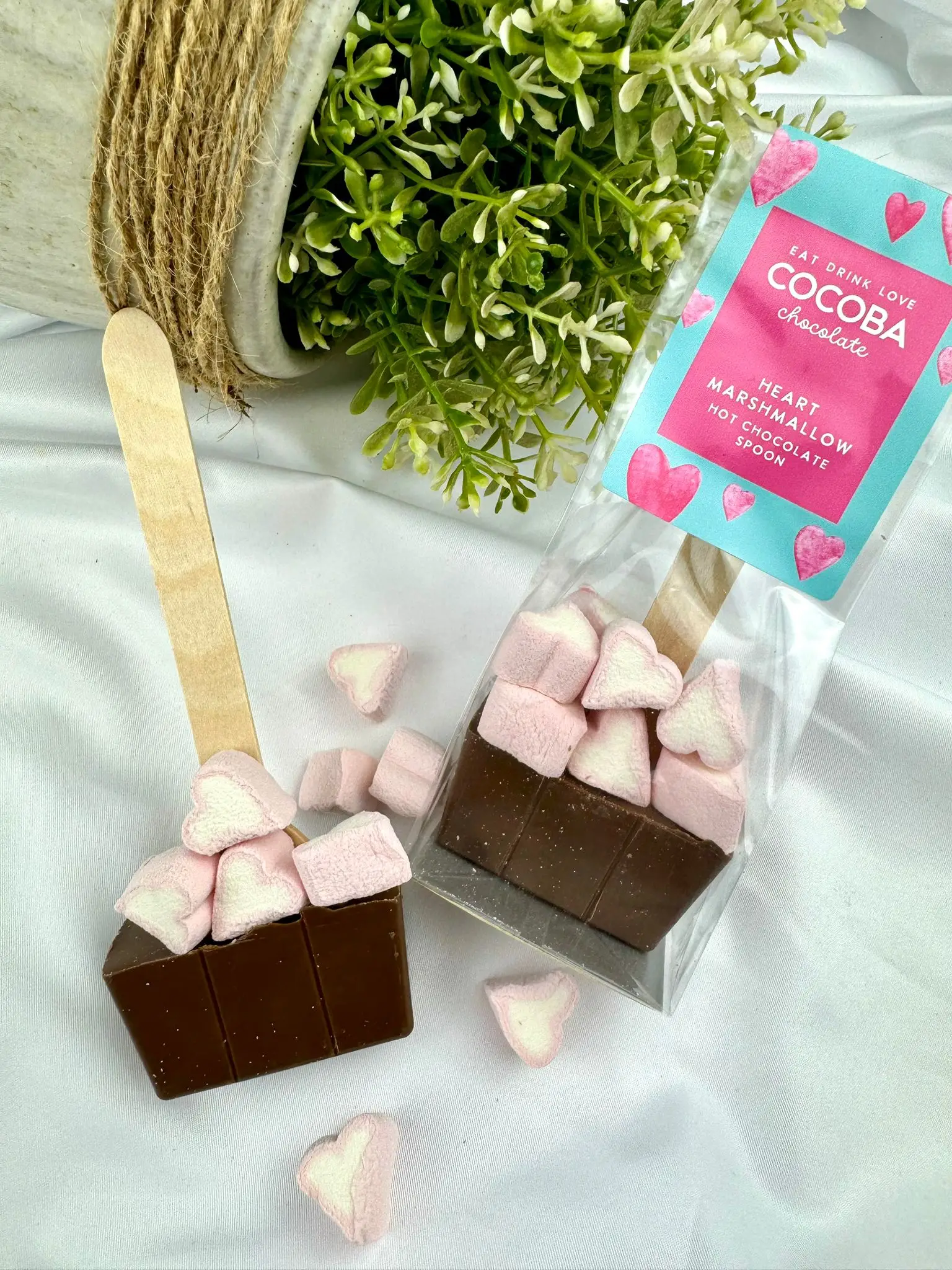 Milk Hot Chocolate Spoon with Heart Marshmallows, Contains a minimum of 33.6% cocoa solids. - Image 1