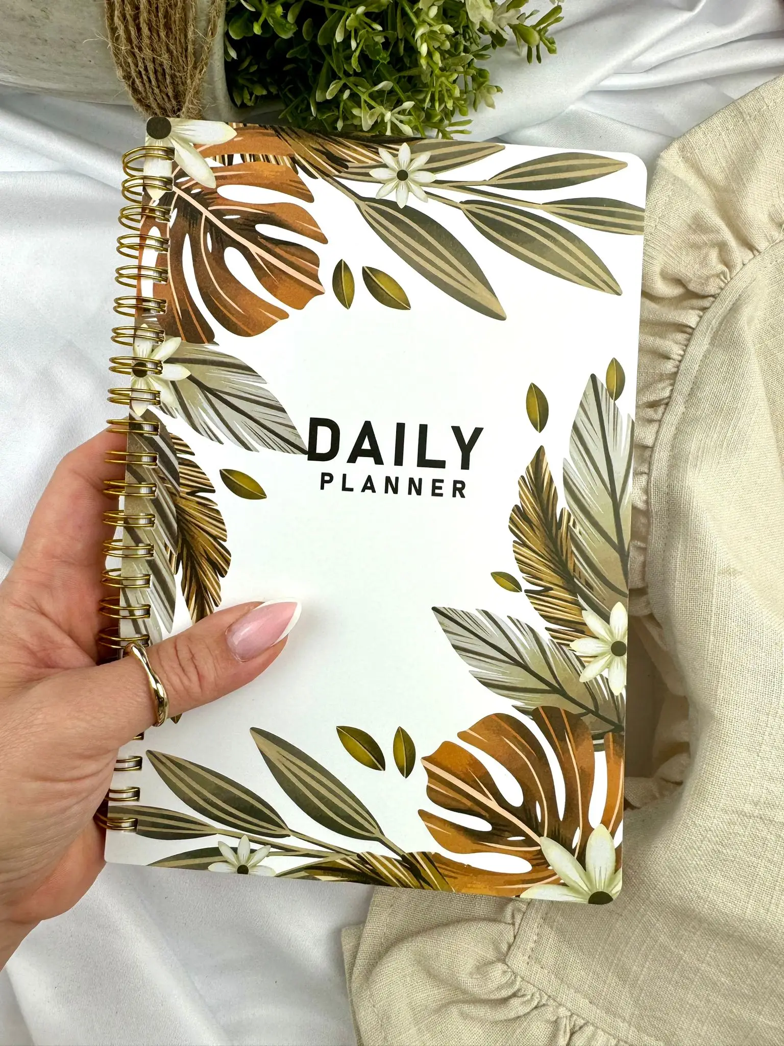 Daily Planner with to-do list, time management and meal plan. - Image 1