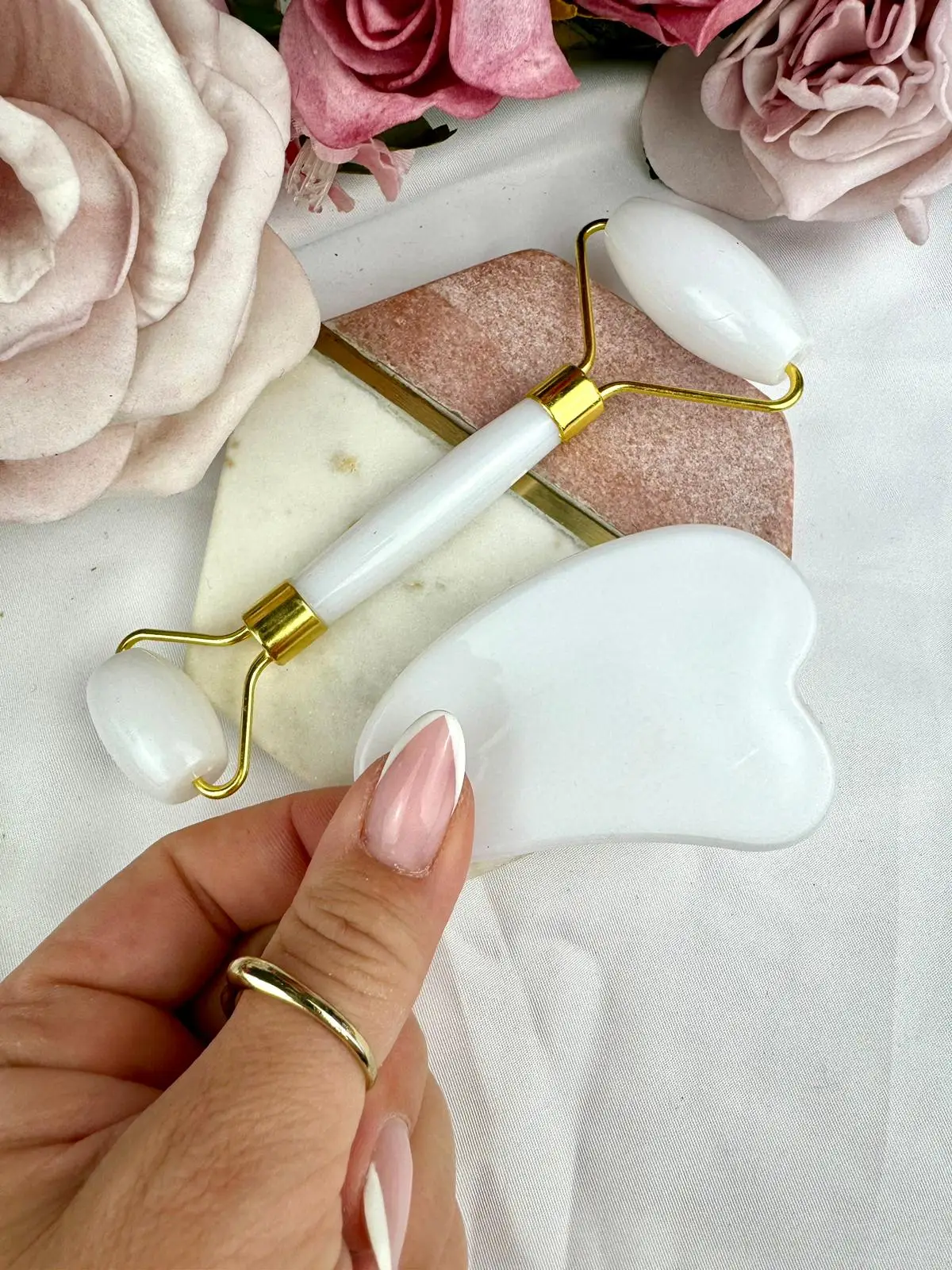 Facial Roller and Gua Sha Set for Facial Rejuvenation - Image 1