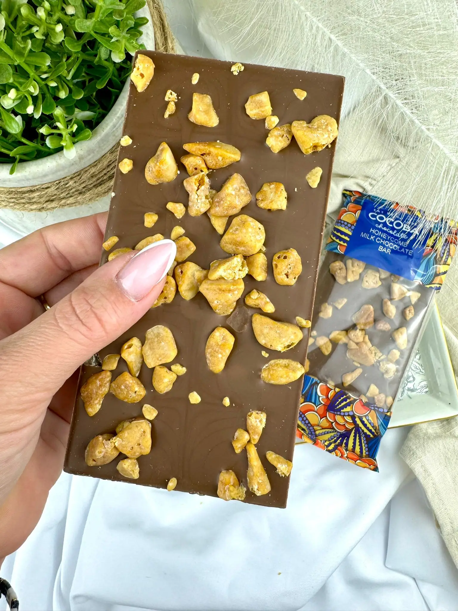 Honeycomb Milk Chocolate Bar, handmade from the highest quality chocolate, topped with chocolate covered honeycomb pieces, contains min. 33.6% cocoa solids - Image 1