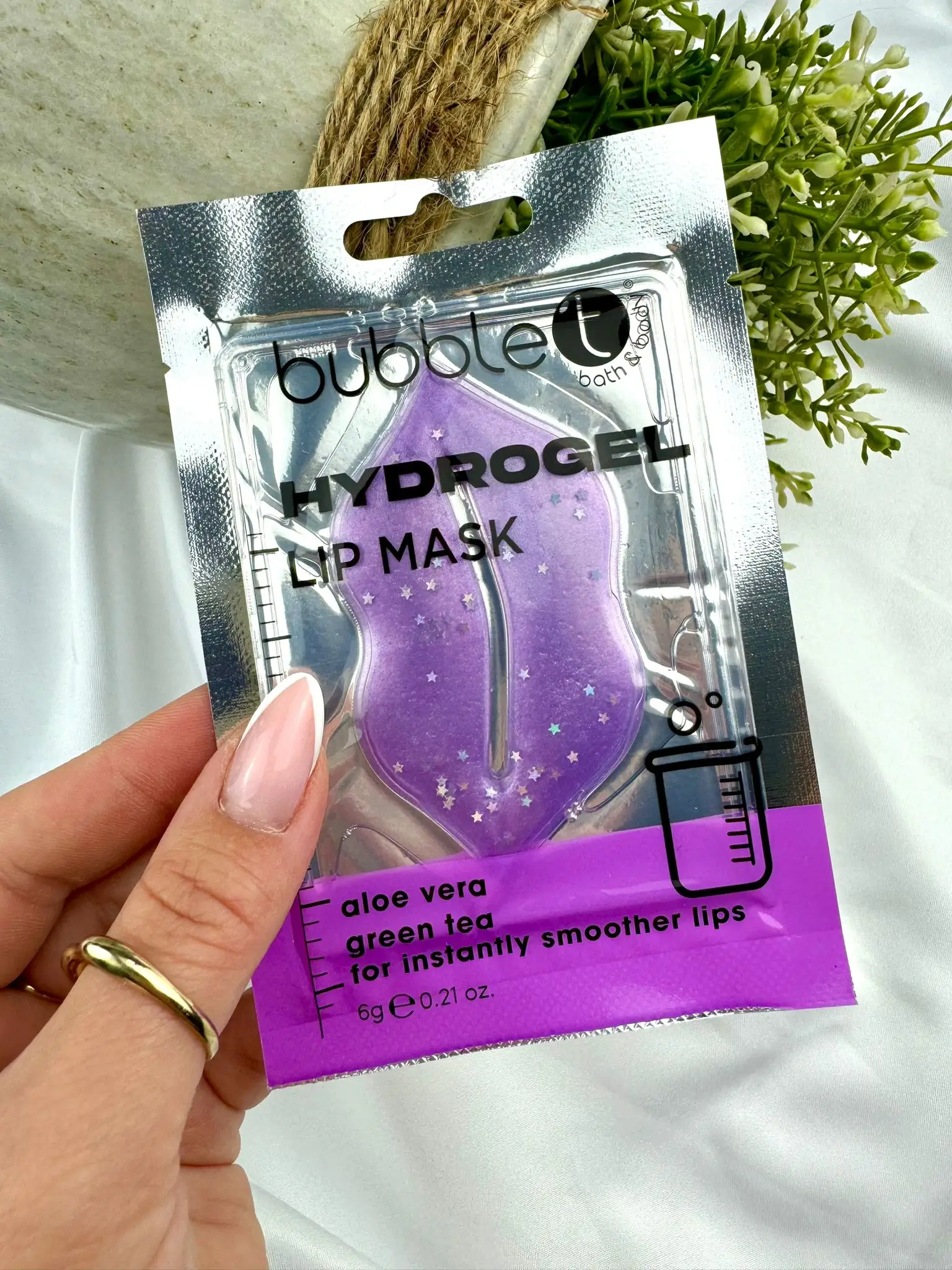 Hydrogel Lip Mask with Green Tea and aloe vera - Image 1